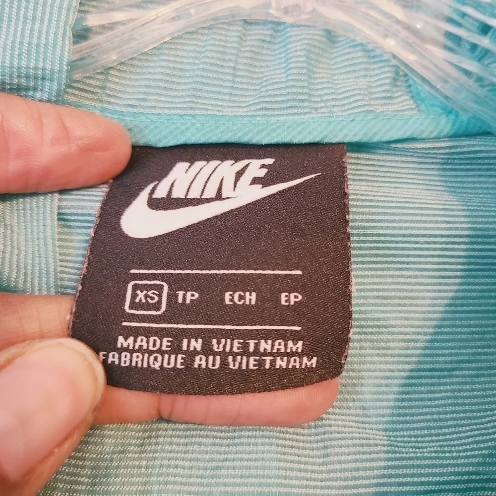 Nike | Women's Blue Green Full Zipper Cropped Rain Hoodie Jacket (Size XS)